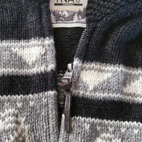 Knit TNA (Aritzia) Sweater - Picture 10 of 11